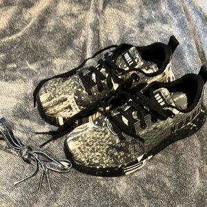 NoBull woman’s size 8/mens 6.5 running shoe worn twice indoor only on air runner